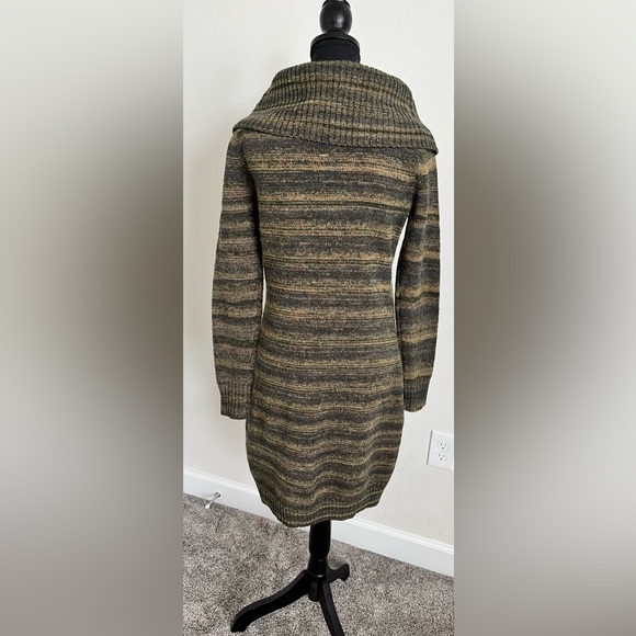 Maggy London turtle neck long sleeves sweater dress unused size Medium - Picture 3 of 12